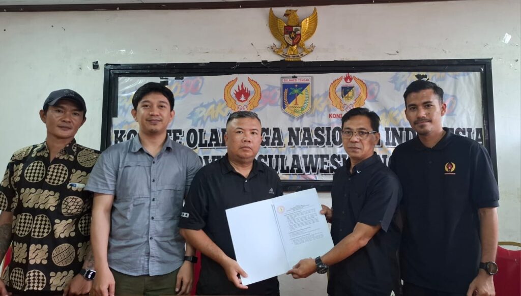 Nizar Rahmatu Resmi Ambil Formulir Calon Ketua KONI Sulteng