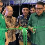 Wakil Ketua III Anggota DPRD Sulteng H.Ambo Dalle meresmikan gedung Insan Cinta HMI Cabang Morowali Foto: Ramadan