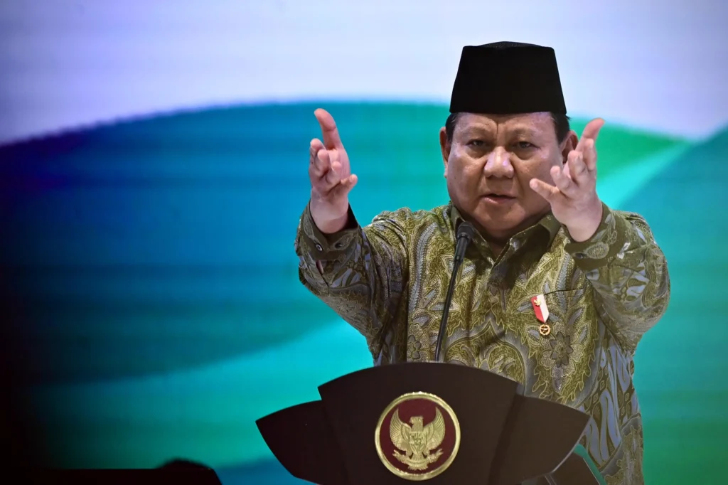 Prabowo Beri Peringatan Keras ke Aparat: Bersihkan Dirimu Sebelum Kau Dibersihkan