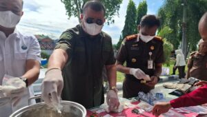 Ketua DPRD Kota Palu Hadir Pemusnahan Babuk Tidak Pidana