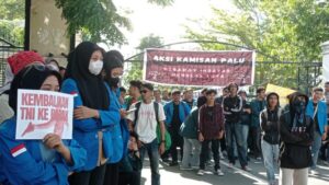Ratusan Mahasiswa Gelar Aksi Tolak Pengesahan RUU TNI