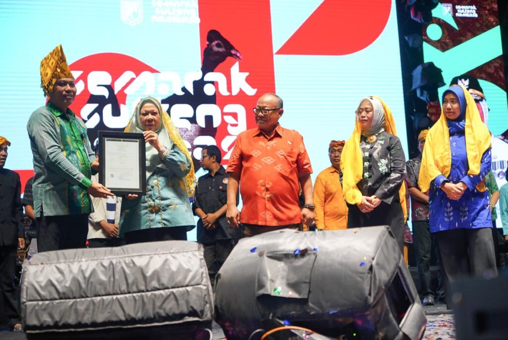 Ketua DPRD Sulteng Hadiri Puncak Gebyar Semarak Sulteng Nambaso 2025: Momentum Kebersamaan dan Promosi Potensi Daerah
