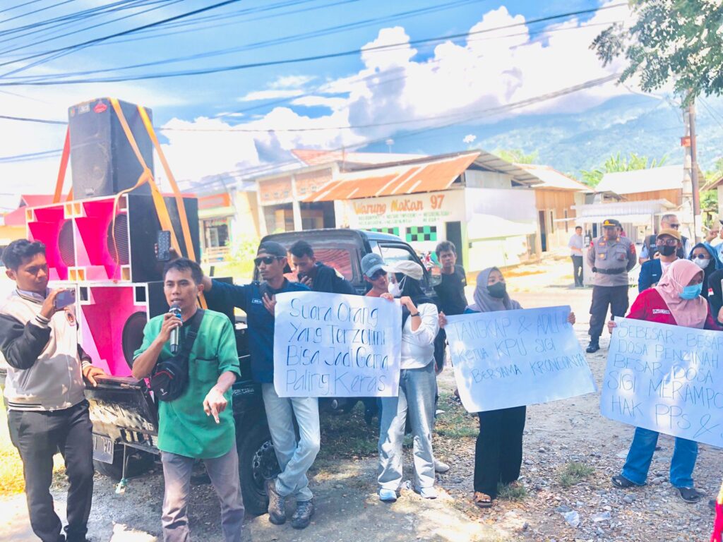 Puluhan Anggota PPS Sigi Gelar Aksi Tuntut Honor, Tolak Intimidasi
