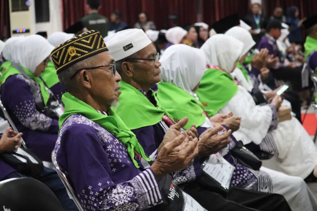 360 Jamaah Haji Asal Sulteng Resmi Diberangkatkan Menuju Tanah Suci
