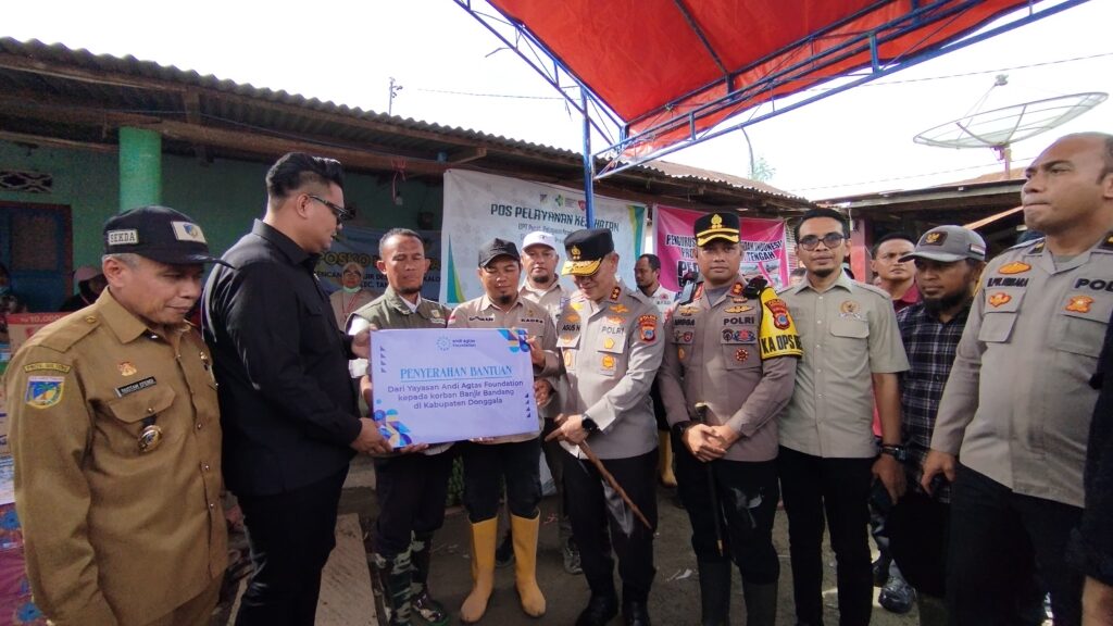 Wakil Ketua MPR RI, Akbar Supratman Salurkan Bantuan untuk Korban Banjir Bandang di Donggala