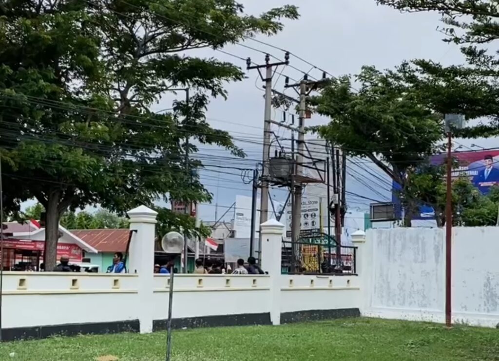 Fasilitas DPRD Sulteng Rusak, Vandalisme Warnai Aksi Mahasiswa di Palu