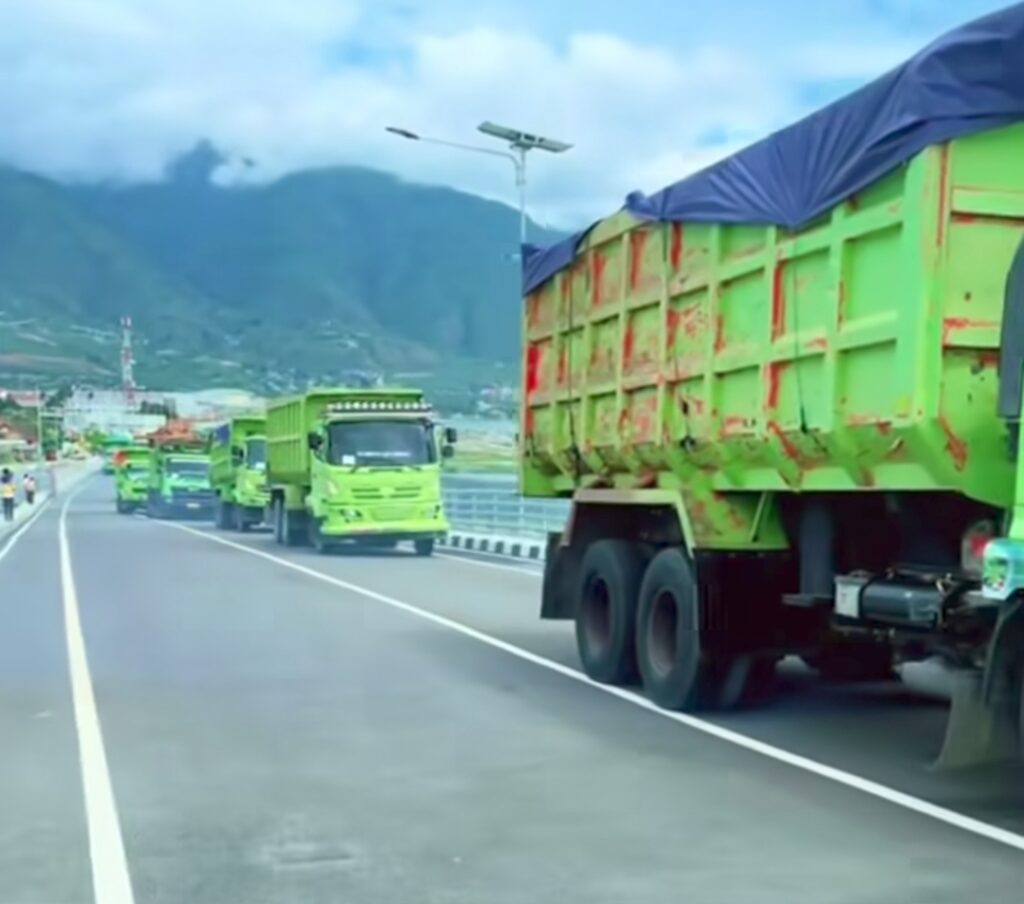 Menuju Peresmian, Jembatan Palu IV Diuji dengan 14 Truk