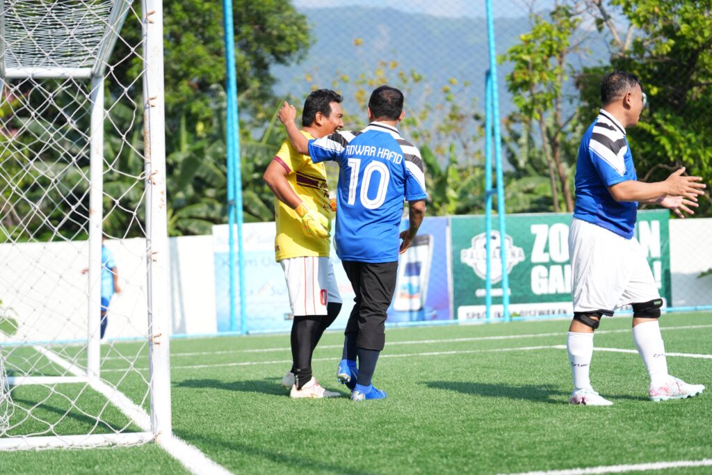 Laga Persahabatan Pemprov Sulteng FC dan Jurnalis Palu FC Skor 6-4, Anwar Hafid Cetak Hattrick