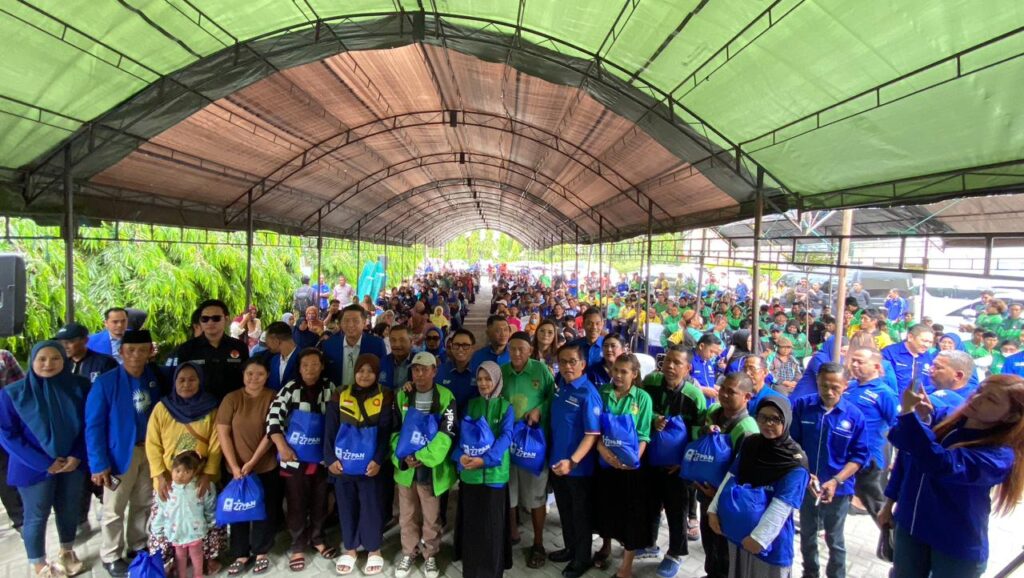 Eko Patrio Dampingi DPW PAN Sulteng Bagikan Bantuan 5000 Paket Sembako untuk Warga Kota Palu