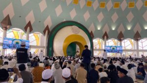 Masjid Raya Baitulkhairaat Gelar Salat Jumat Perdana, Puluhan Ribu Jamaah Padati Ikon Baru Sulteng