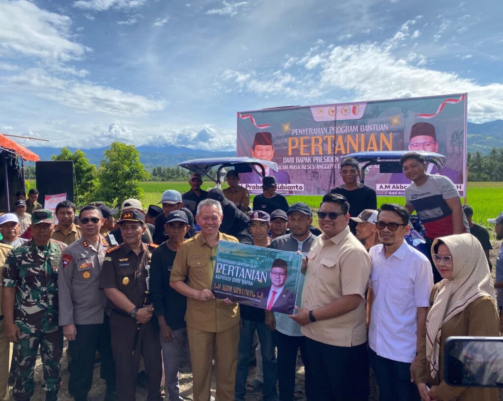 Dukung Ketahanan Pangan, Abcandra Muhammad Akbar  Supratman Serahkan Bantuan Pertanian di Kabupaten Sigi