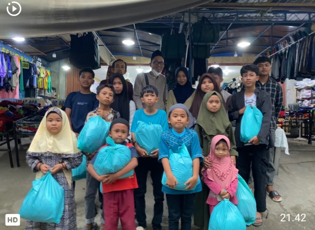 Program Peduli Ramadhan, KKSS Tolitoli Bahagiakan Anak Yatim dengan Pakaian Lebaran