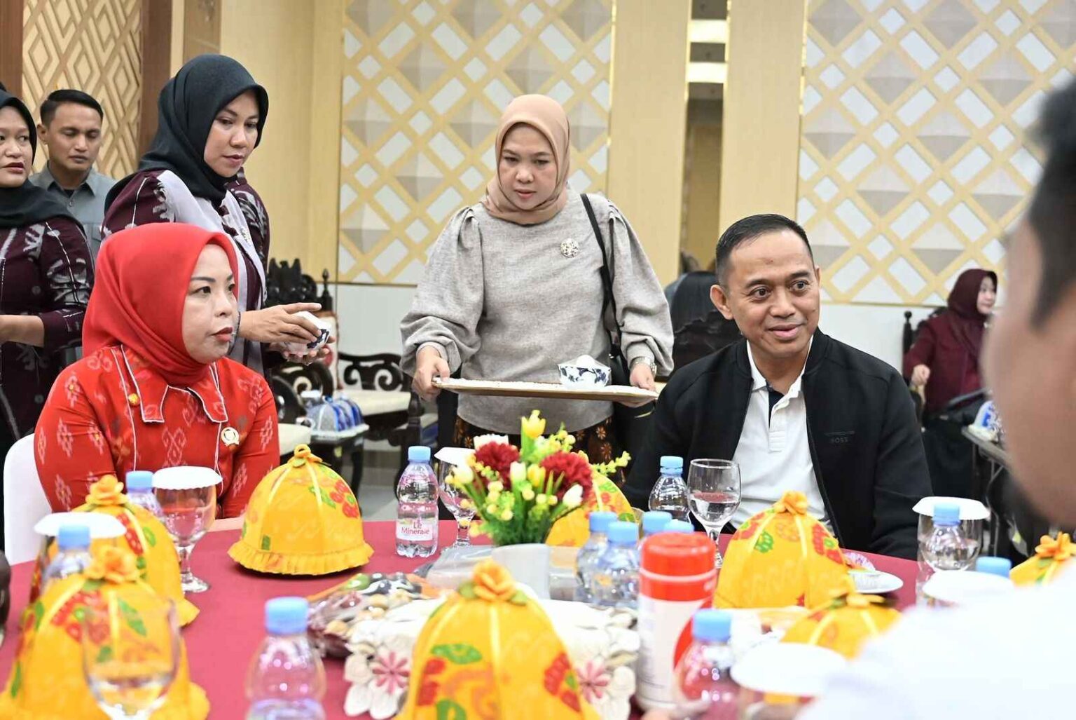 Wakil Ketua I DPRD Sulawesi Tengah, Arnila menyambut kehadiran Kapolda Sulawesi Tengah, Brigjen Pol. Nasri, di Kota Palu. Foto: Humas DPRD Sulteng