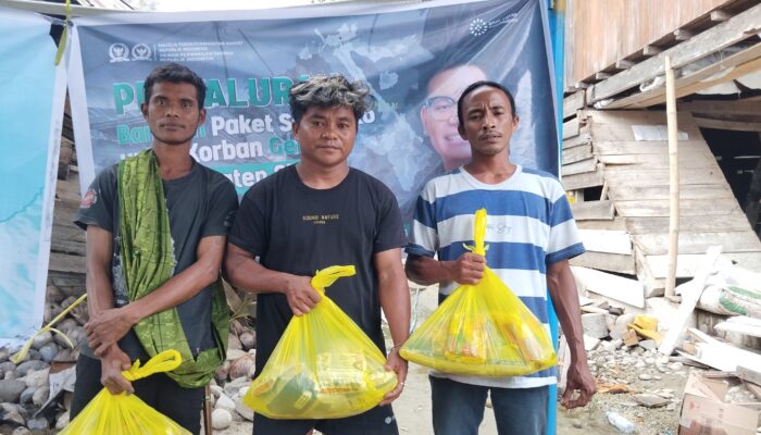 Akbar Supratman Salurkan 1.000 Paket Sembako untuk Warga Terdampak Gempa di Palolo