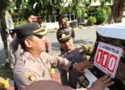 Kapolresta Palu Pimpin Pemasangan Stiker Layanan Polri 110 pada Seluruh Kendaraan Dinas