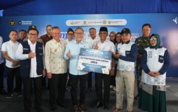 Menko Pangan Zulkifli Hasan Salurkan Bantuan Pupuk di Sigi, Perkuat Ketahanan Pangan Nasional