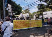 Ratusan Guru dan Nakes PPPK Aksi di DPRD Sulteng, Tuntut Gaji ke-13 dan ke-14 Segera Dibayarkan