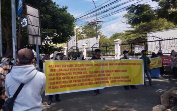 Ratusan Guru dan Nakes PPPK Aksi di DPRD Sulteng, Tuntut Gaji ke-13 dan ke-14 Segera Dibayarkan
