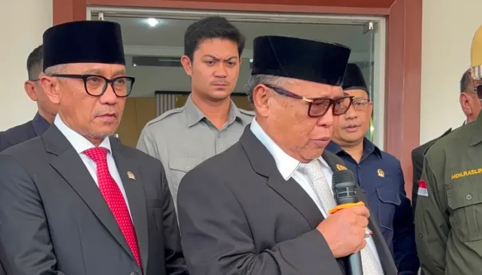 Ratusan Massa Geruduk DPRD Sulteng, Tuntut Keadilan Dana Bagi Hasil