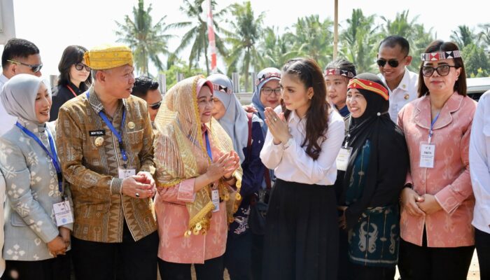 Istri Wapres Selvi Gibran Kunjungi Sigi, Bawa Perhatian dan Bantuan Nyata untuk Masyarakat