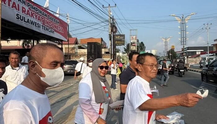 PRI Sulteng Bagikan Masker Gratis, Respons Kualitas Udara Kota Palu