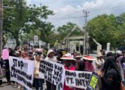 Demo Hari Tani Nasional di Kantor Gubernur Sulteng Memanas, Massa Desak Penyelesaian Konflik Agraria