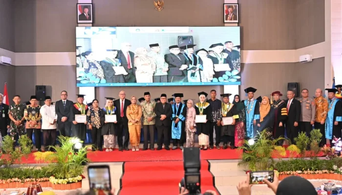 Hadiri Wisuda Unismuh Palu, Arus Abdul Karim Dorong Lulusan Berkontribusi untuk Pembangunan Sulteng