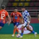Luka Menalo Bersinar, Persib Bandung Taklukkan Port FC 3-1