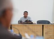 Walikota Palu, Hadianto Rasyid, Saat memimpin rapat koordinasi bersama Organisasi Perangkat Daerah (OPD) di Rumah Jabatan Wali Kota Palu. Foto: Jufri