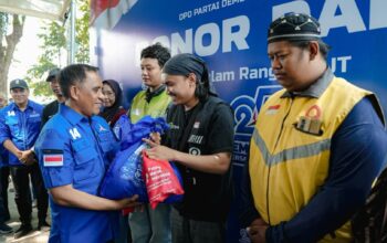 HUT ke-25 Demokrat Sulteng, Anwar Hafid Pimpin Aksi Donor Darah dan Bagikan 500 Paket Sembako